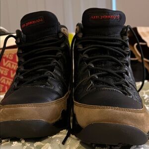 Jordan Men's Black and Brown Sneakers